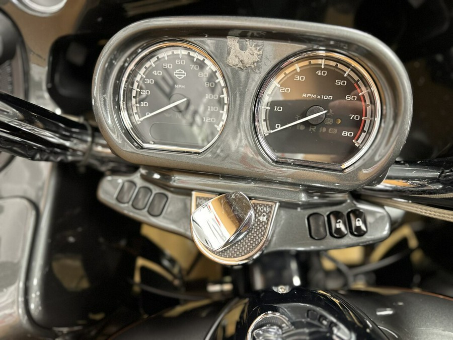 FLTRUSE 2016 CVO™ Road Glide® Ultra