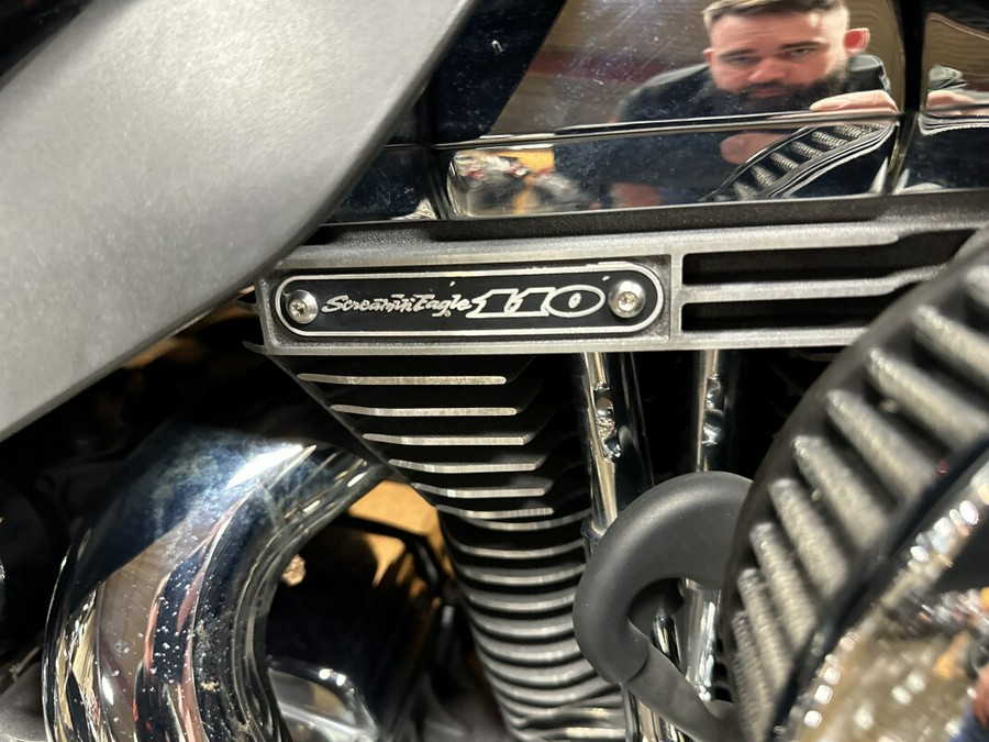 FLTRUSE 2016 CVO™ Road Glide® Ultra