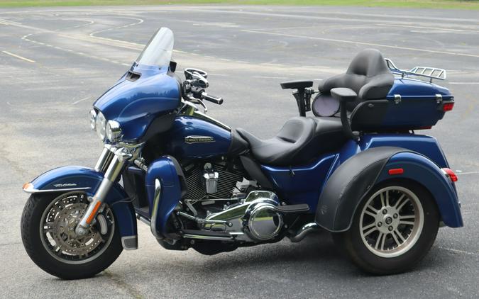 2017 Harley-Davidson Tri Glide Ultra Superior Blue
