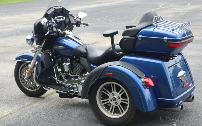 2017 Harley-Davidson Tri Glide Ultra Superior Blue