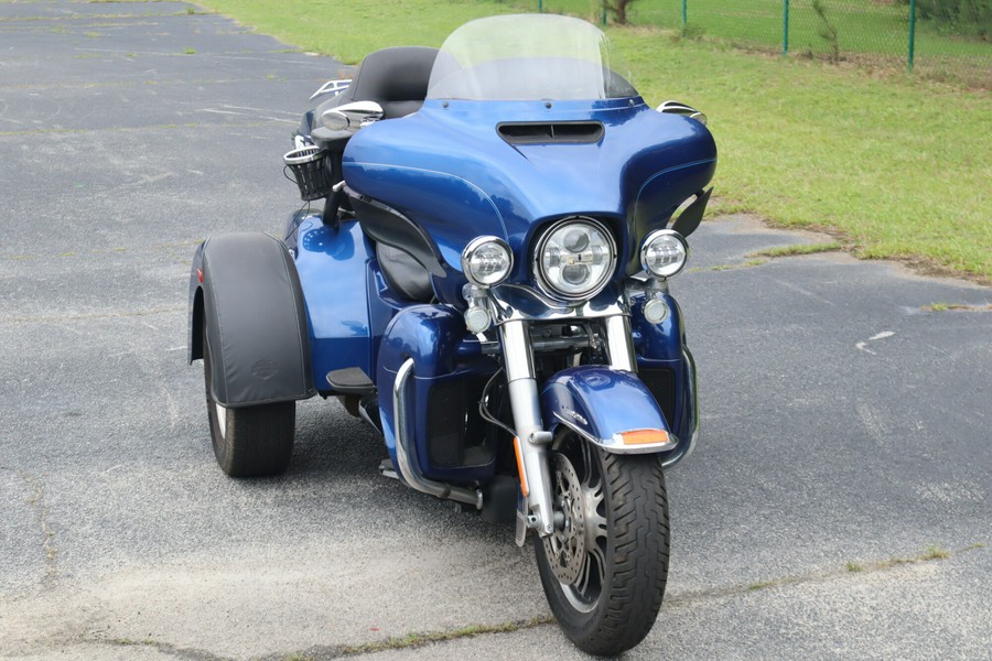 2017 Harley-Davidson Tri Glide Ultra Superior Blue