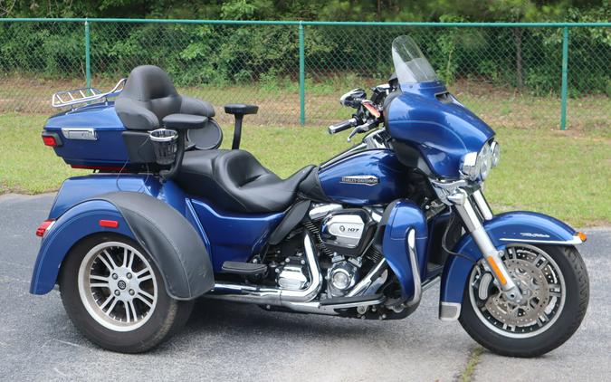 2017 Harley-Davidson Tri Glide Ultra Superior Blue