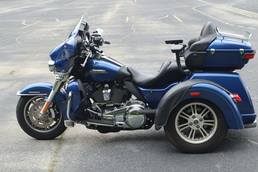 2017 Harley-Davidson Tri Glide Ultra Superior Blue