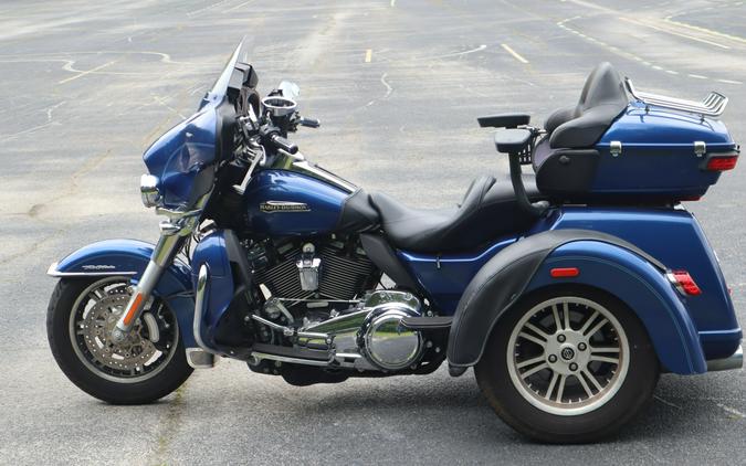 2017 Harley-Davidson Tri Glide Ultra Superior Blue