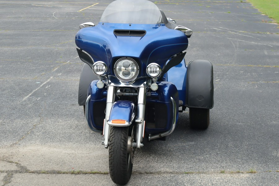2017 Harley-Davidson Tri Glide Ultra Superior Blue
