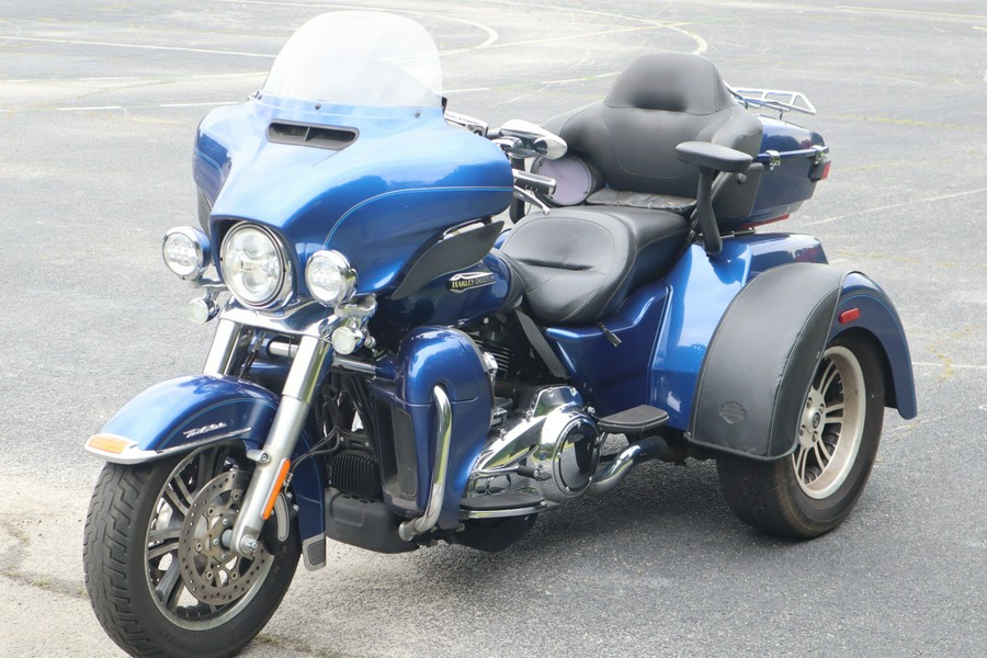 2017 Harley-Davidson Tri Glide Ultra Superior Blue