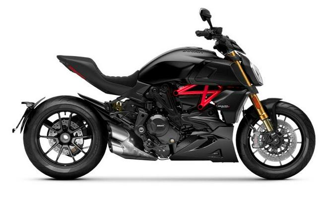 2023 Ducati Diavel V4 First Look [A Dozen Fast Facts + 28 Photos]