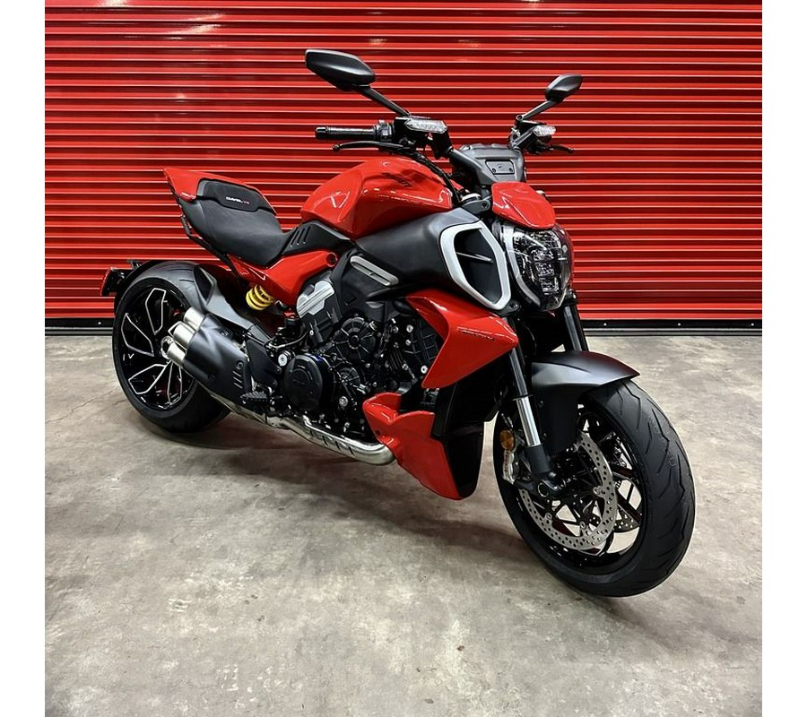 2024 Ducati Diavel V4 Red