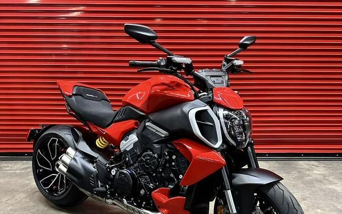 2024 Ducati Diavel V4 Red