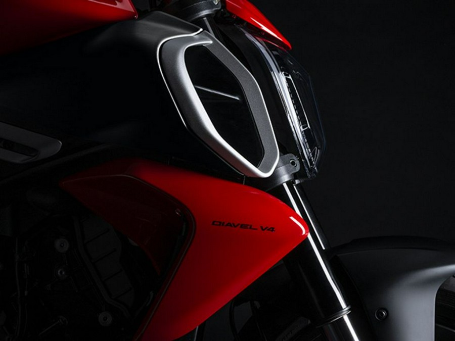 2024 Ducati Diavel V4 Red