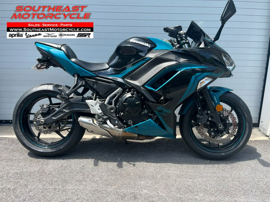 2021 Kawasaki Ninja 650 ABS Metallic Spark Black/Pearl Nightsha