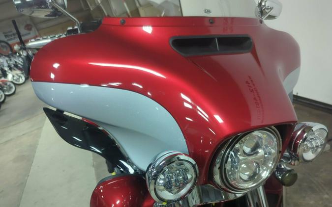 2019 Harley-Davidson® Electra Glide® Ultra Classic® Wicked Red/Barr