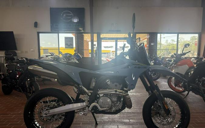 2025 Suzuki DR-Z4SM
