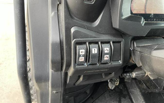 2022 Can-Am® Defender 6x6 Limited HD10