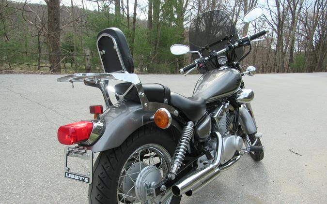 2017 Yamaha V-STAR 250. WITH WINDSHIELD AND LOW MILES