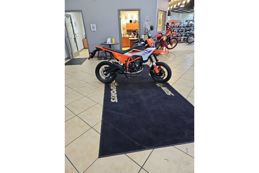2026 KTM 390 SMC R
