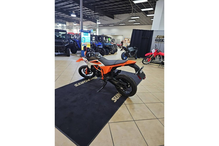 2026 KTM 390 SMC R
