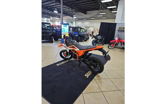 2026 KTM 390 SMC R