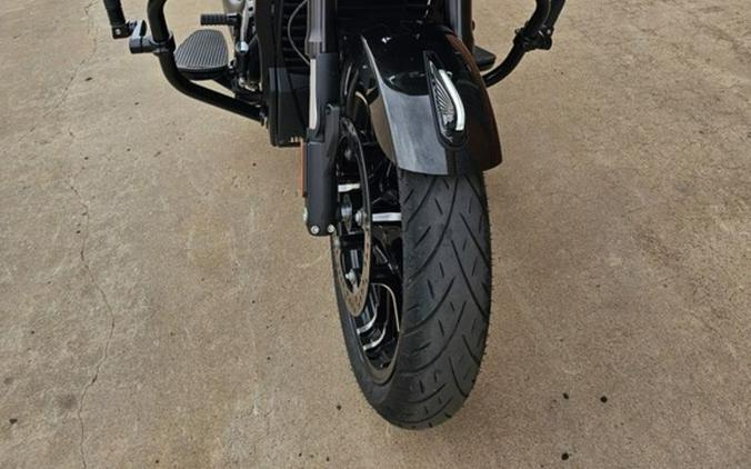 2026 Indian Motorcycle® Challenger 112 Dark Horse® with PowerBand Audio Package