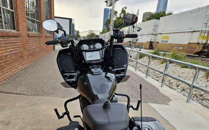2026 Indian Motorcycle® Challenger 112 Dark Horse® with PowerBand Audio Package