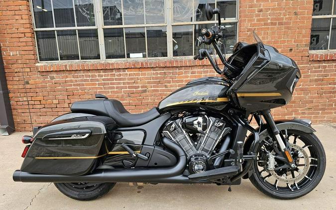 2026 Indian Motorcycle® Challenger 112 Dark Horse® with PowerBand Audio Package
