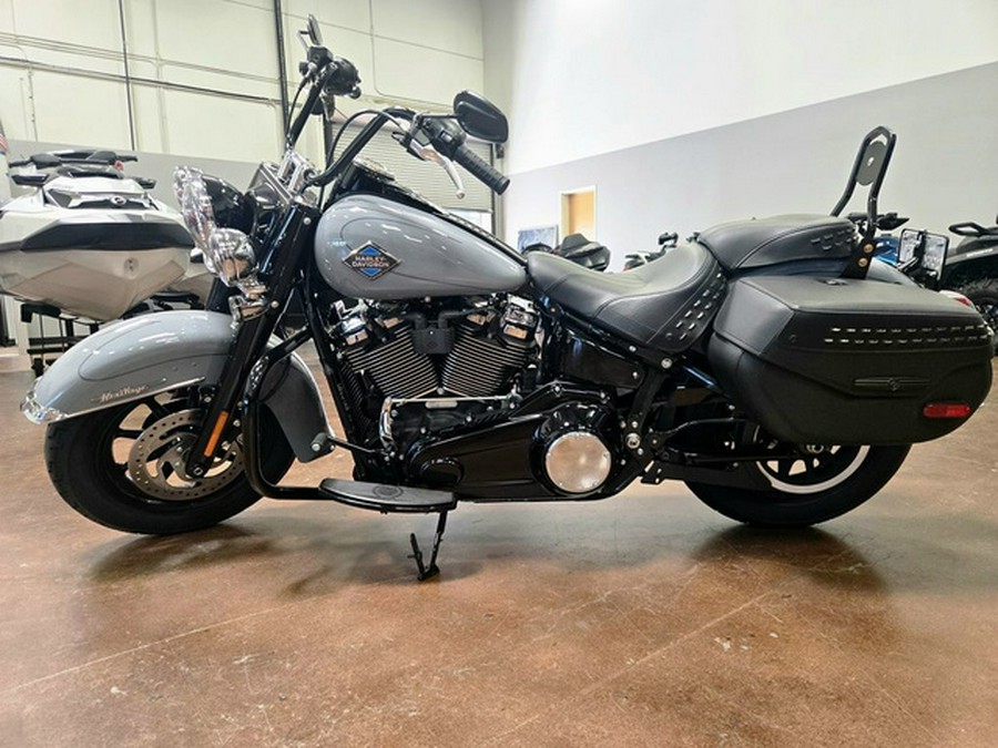 2026 Harley-Davidson Softail FLHC - Heritage Classic