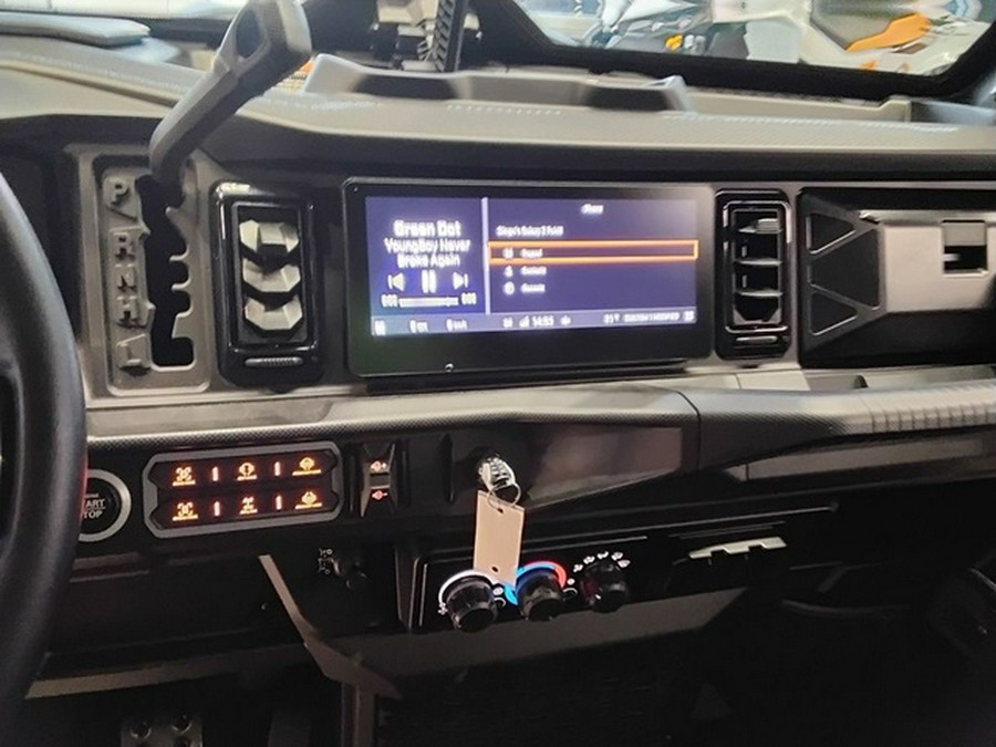 2026 Can-Am Defender Limited HD11