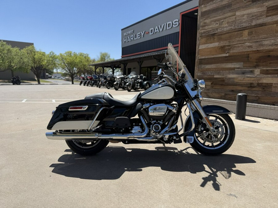 2022 Harley-Davidson® Police Road Glide® BLACK & WHITE