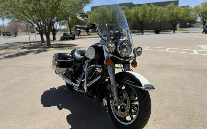 2022 Harley-Davidson® Police Road Glide® BLACK & WHITE