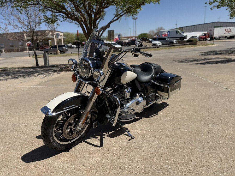 2022 Harley-Davidson® Police Road Glide® BLACK & WHITE
