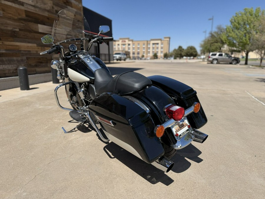 2022 Harley-Davidson® Police Road Glide® BLACK & WHITE