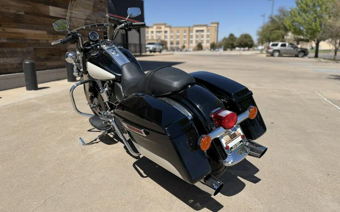 2022 Harley-Davidson® Police Road Glide® BLACK & WHITE