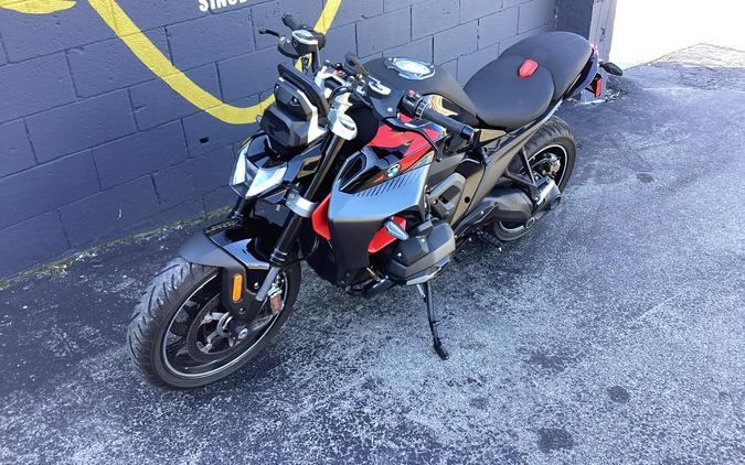 2026 BMW R1300R