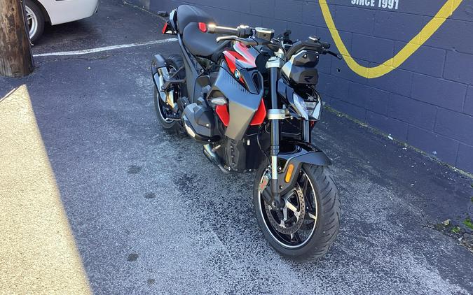 2026 BMW R1300R