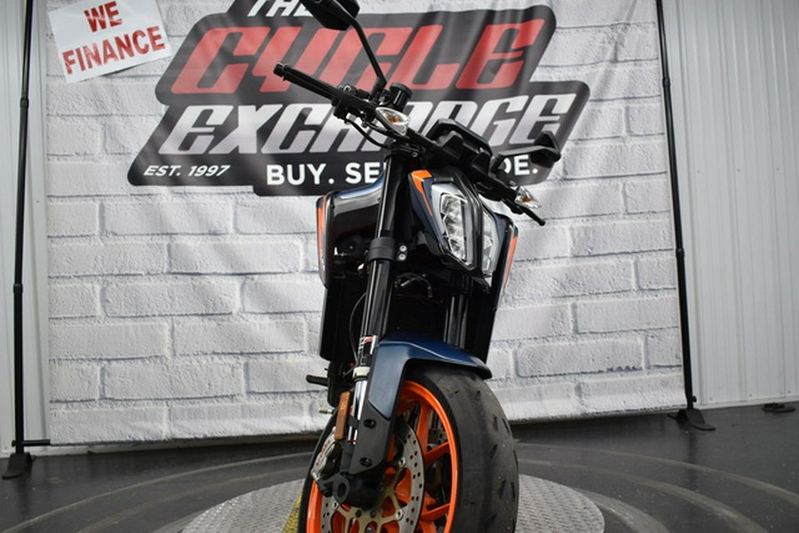 2022 KTM Duke 890 R