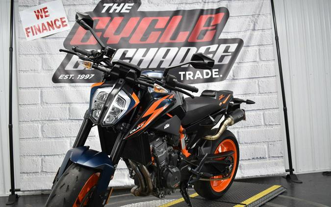 2022 KTM Duke 890 R