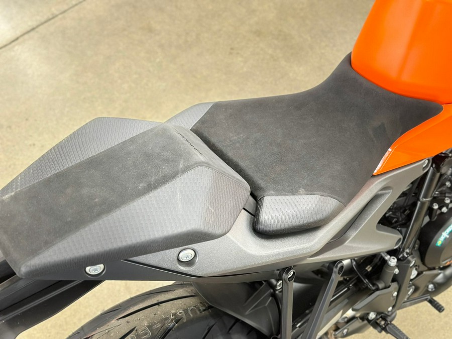 2024 KTM Duke 990