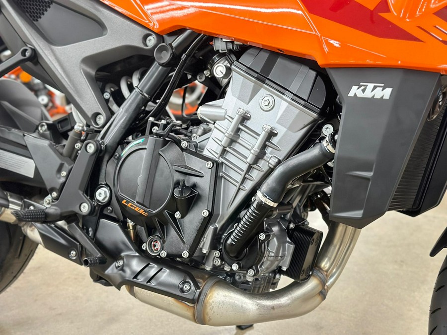 2024 KTM Duke 990