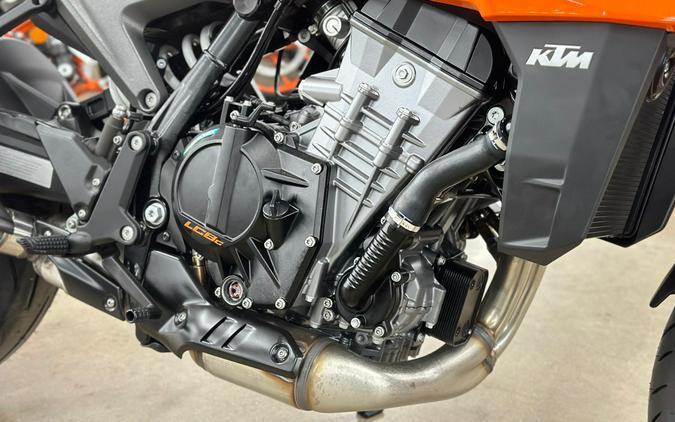 2024 KTM Duke 990