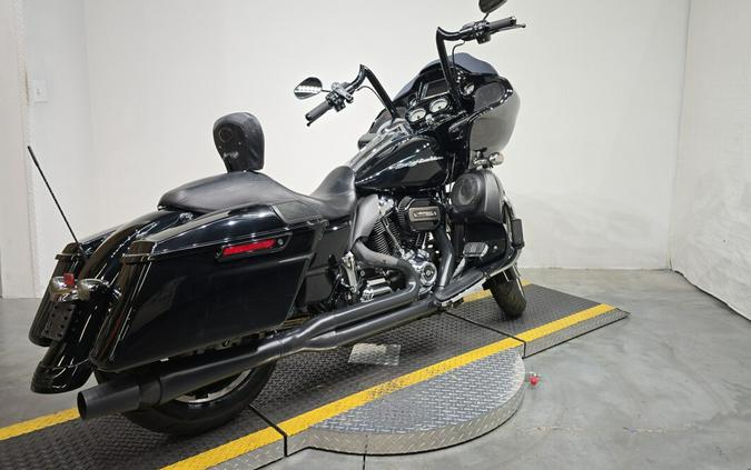 FLTRXS 2017 Road Glide® Special