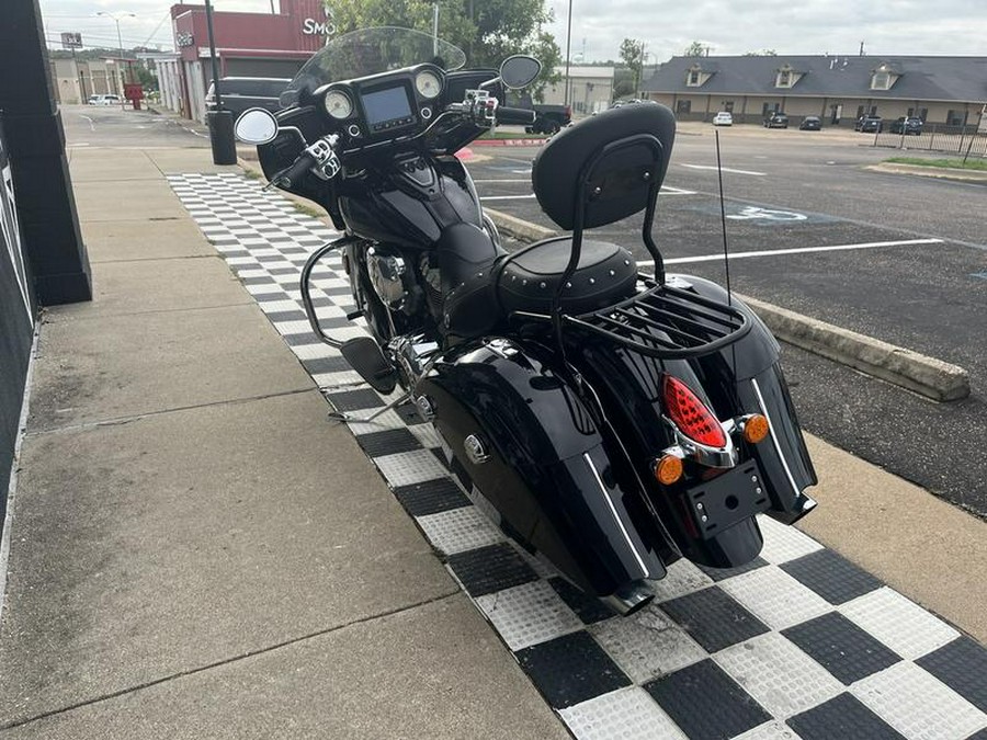 2017 Indian Motorcycle® Chieftain® Thunder Black Pearl