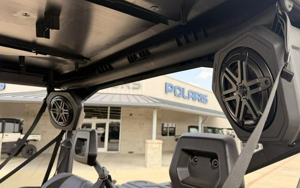 2026 Can-Am® Defender MAX XT HD11 With 10.25 in.display