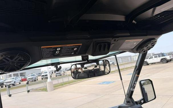 2026 Can-Am® Defender MAX XT HD11 With 10.25 in.display