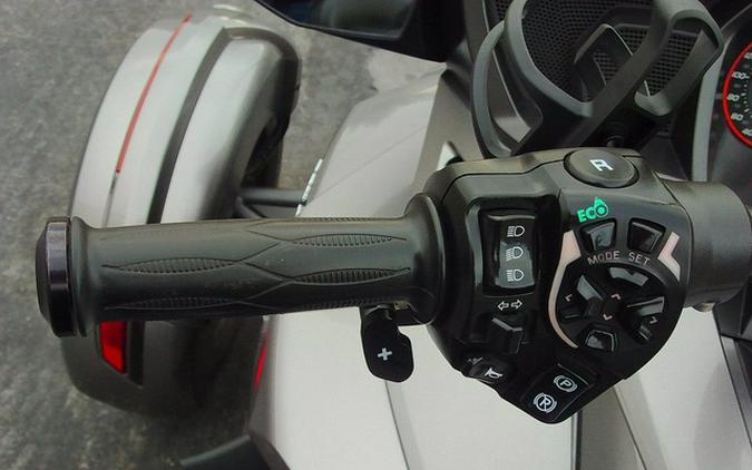 2017 Can-Am Spyder F3 Limited 6-Speed Semi-Automatic (SE6)