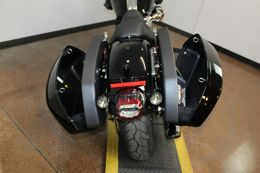 2025 Harley-Davidson Low Rider® ST Vivid Black