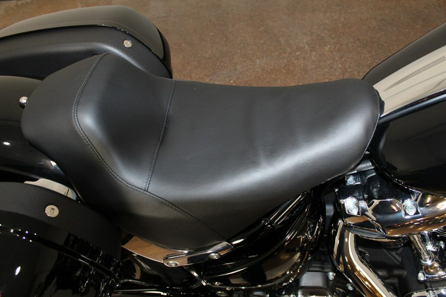 2025 Harley-Davidson Low Rider® ST Vivid Black