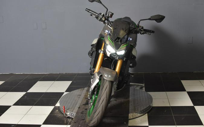 2025 Kawasaki Z900 SE Metallic Matte Graphite Gray / Ebony / Metallic Graphite Gray ZR900M