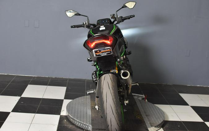 2025 Kawasaki Z900 SE Metallic Matte Graphite Gray / Ebony / Metallic Graphite Gray ZR900M