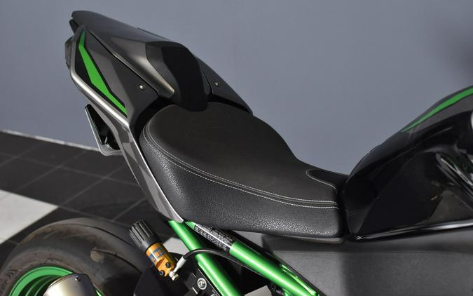 2025 Kawasaki Z900 SE Metallic Matte Graphite Gray / Ebony / Metallic Graphite Gray ZR900M