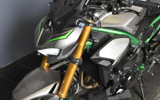 2025 Kawasaki Z900 SE Metallic Matte Graphite Gray / Ebony / Metallic Graphite Gray ZR900M